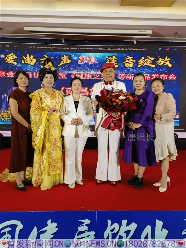 章祥福小世界文联主席.jpg 章祥福小世界文联主席.jpg